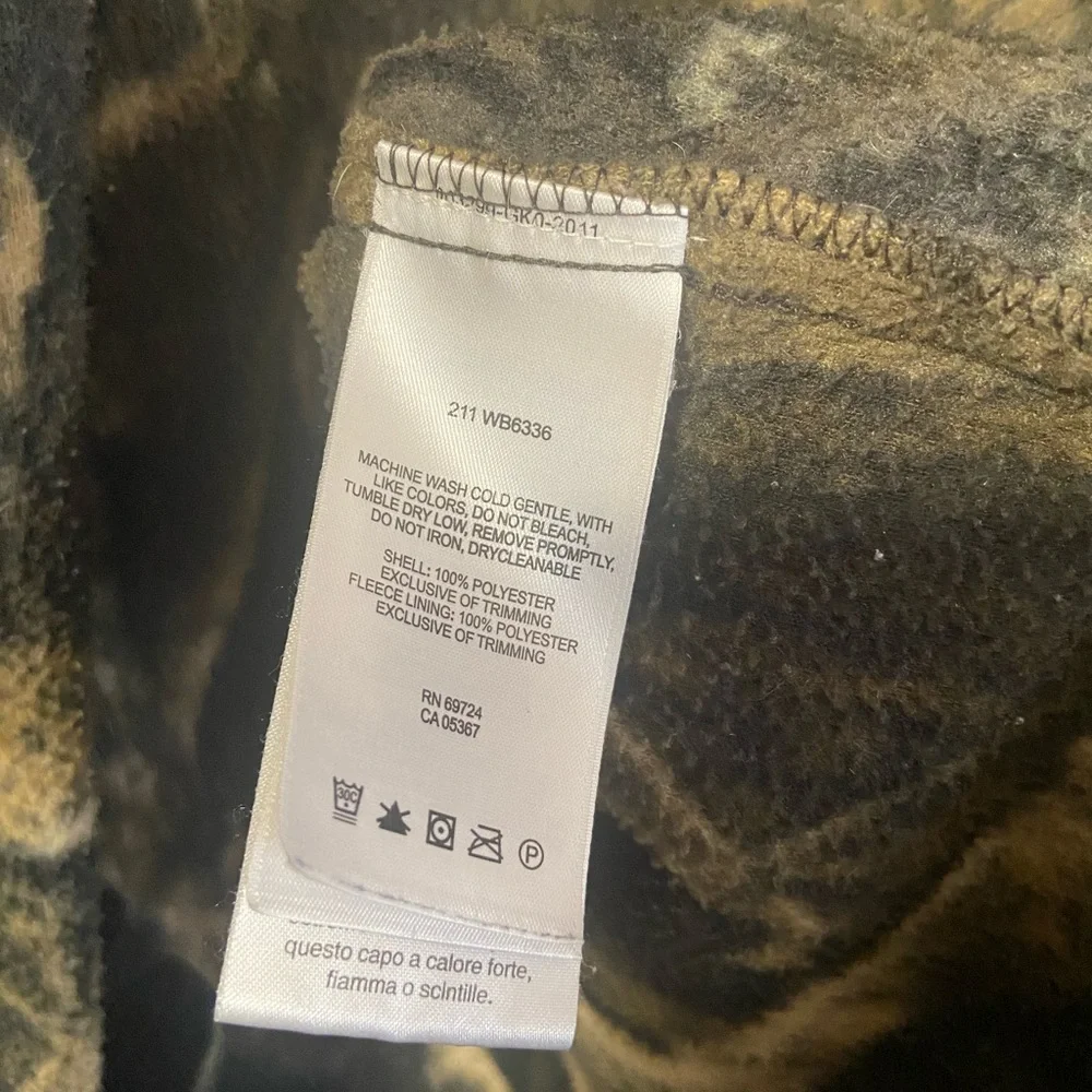 Youth Size 18/20 Columbia Timberwolf Camo Fleece Jacket